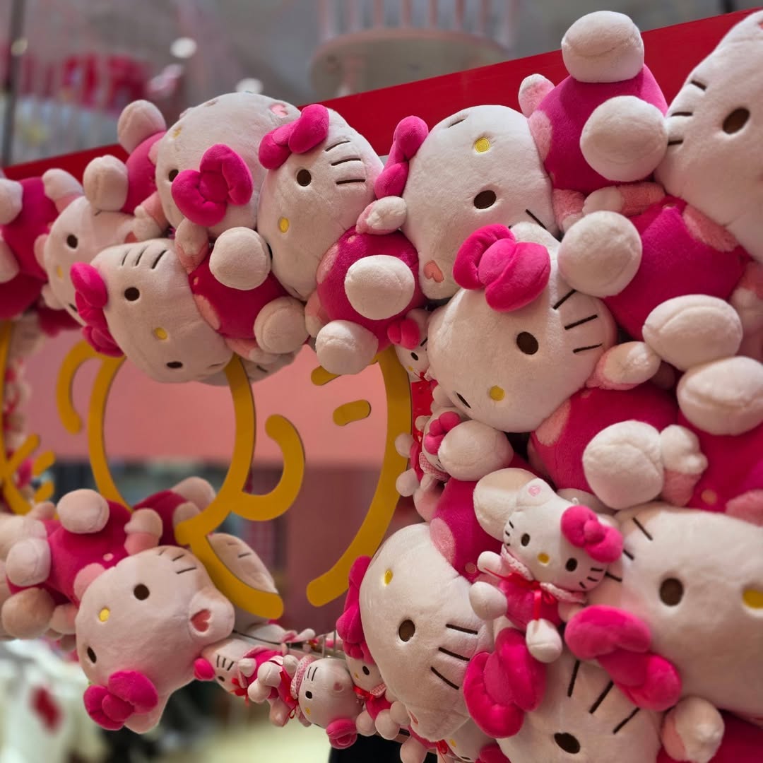 헬로키티 문방구 & 애플 카페 (Hello Kitty Apple Cafe) 2.jpg xXUxsaP4i8Zdp3sRZzccjcMS